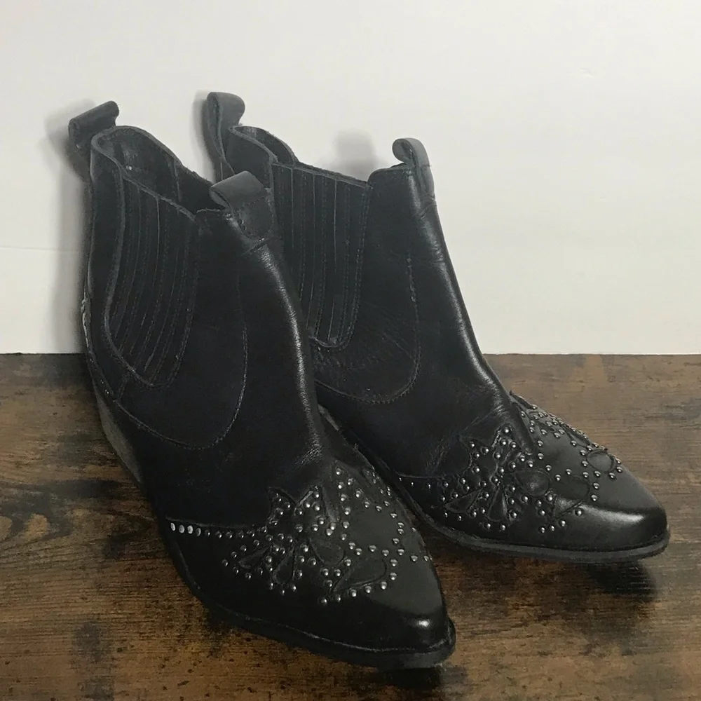 Matisse Amuse Society Back Stage Western Ankle Booties Womens 6M Black Studded